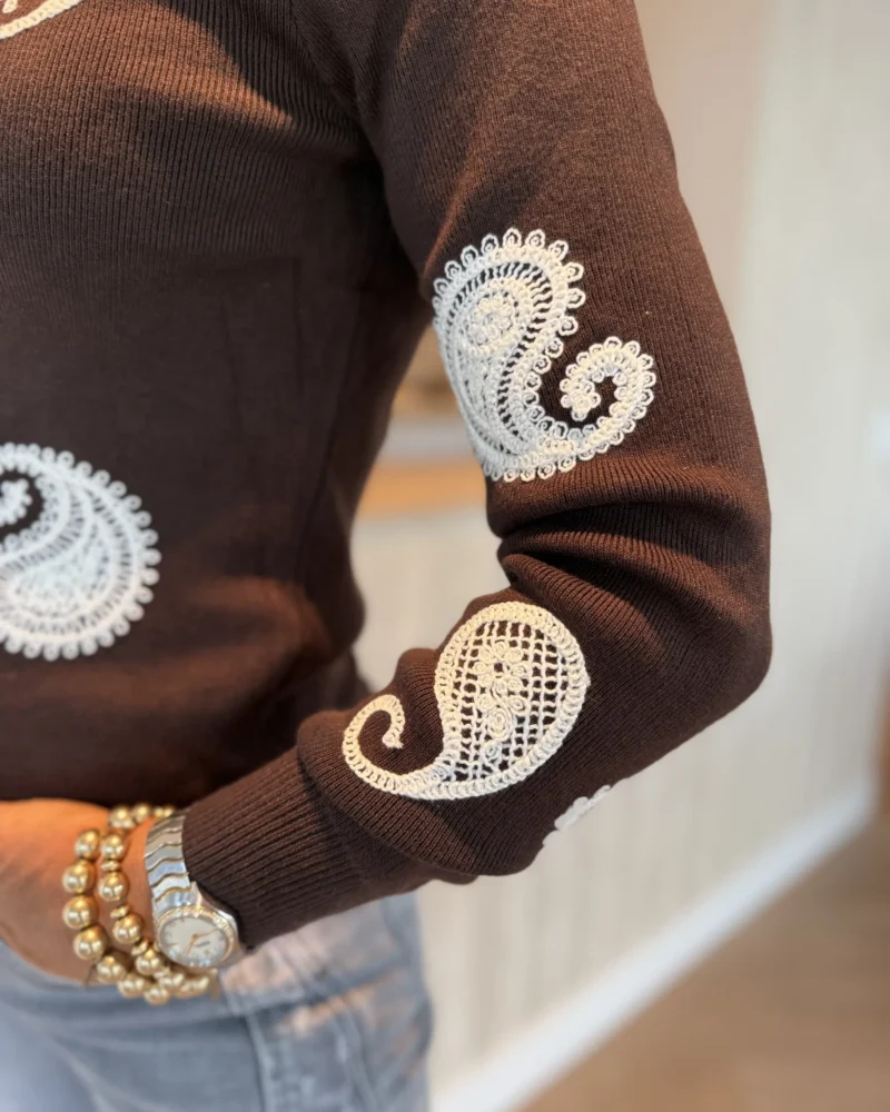 Trui Bruin | Witte Ornamenten - Afbeelding 3