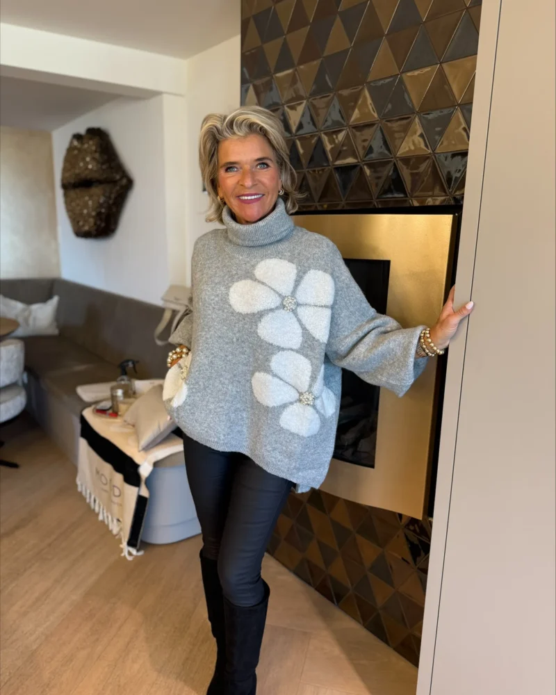 Trui Anja | Flowers